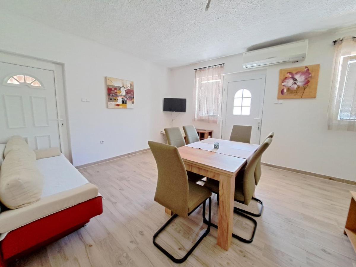 Apartmani Postonjski Privlaka  Buitenkant foto